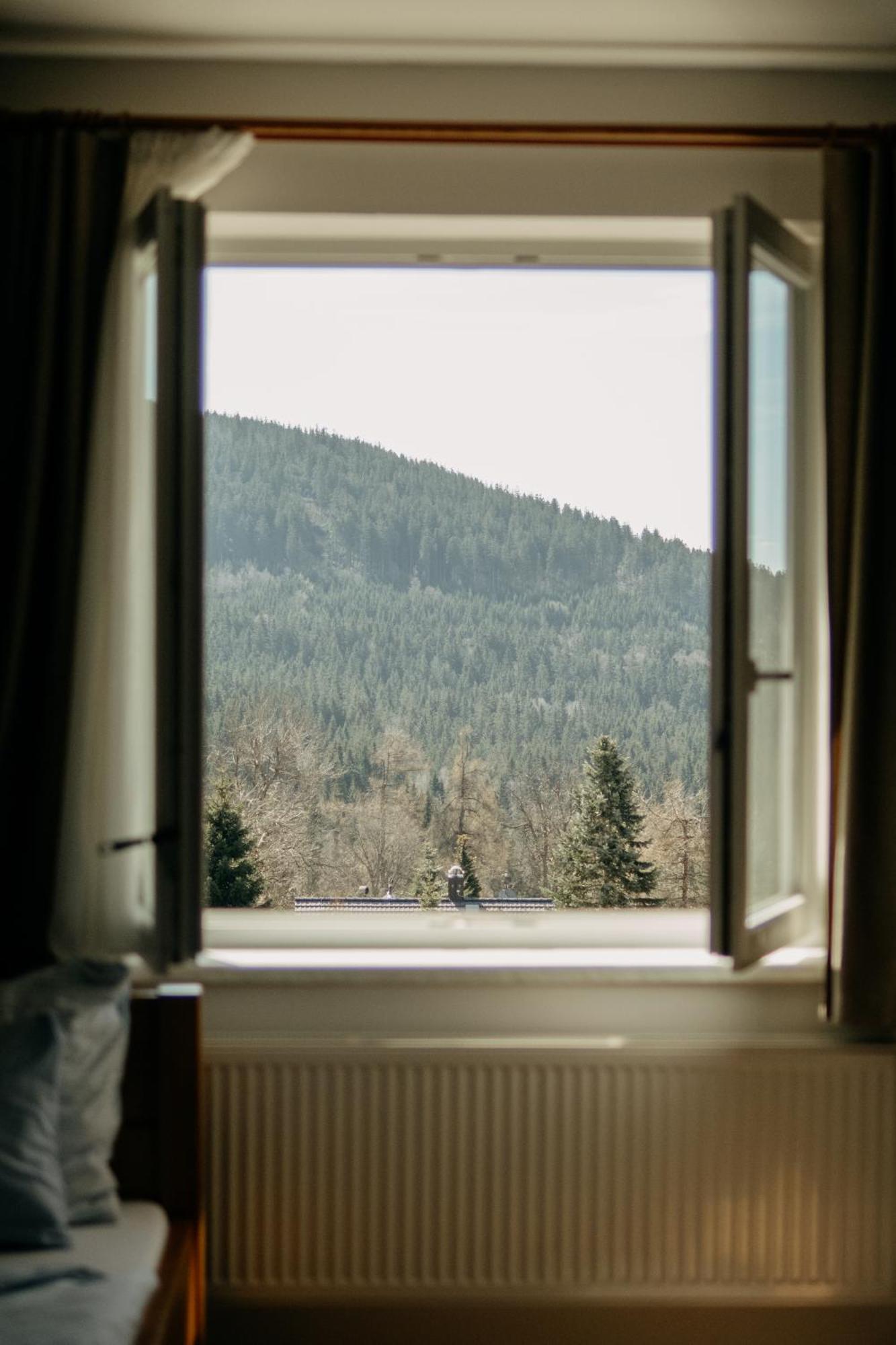 Hotel Kristian Kubova Huť Exteriör bild