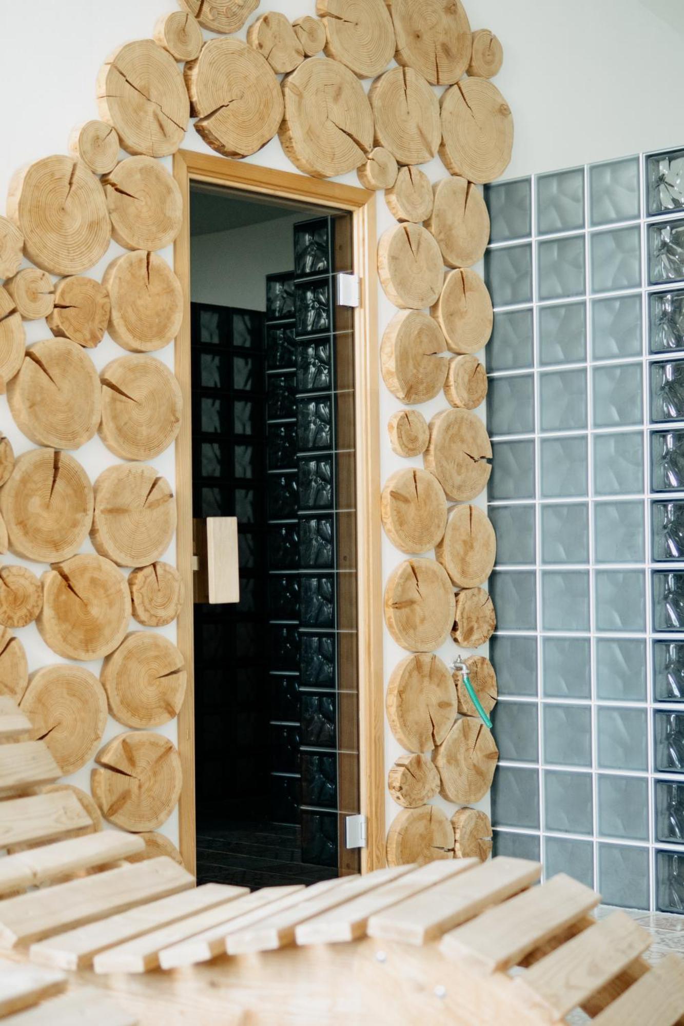 Hotel Kristian Kubova Huť Exteriör bild